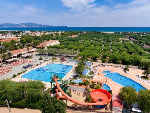 Camping l´Amfora ligt dicht aan de kust