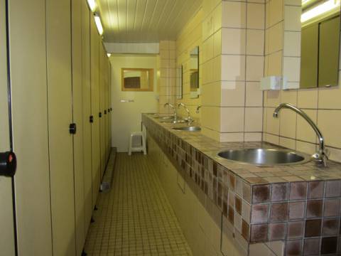 Het beneden sanitair